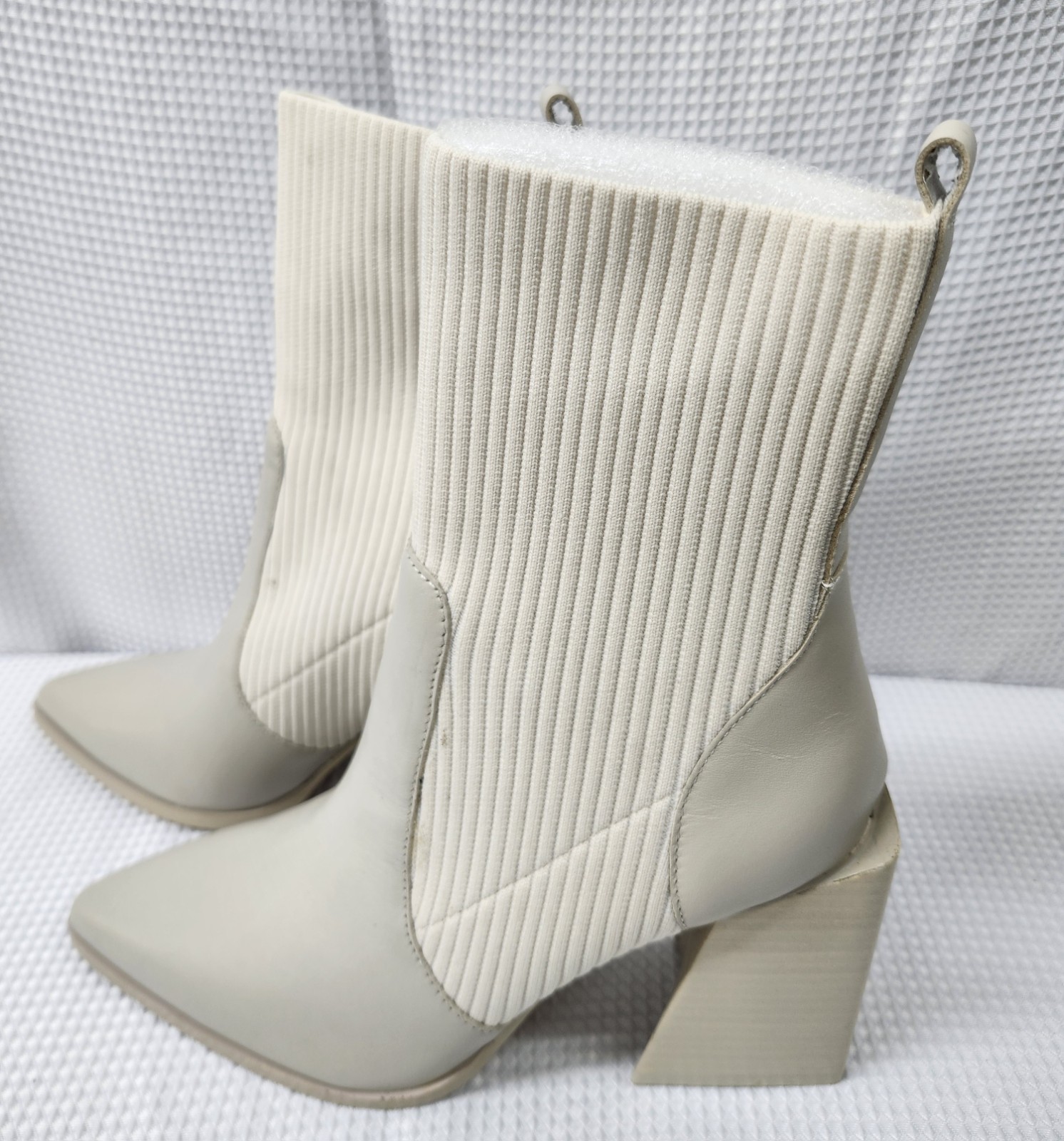 Steve Madden Tackle Ankle Boot Bone Leather Size 7.5 Chunky Stacked Heel Knit