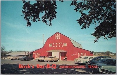 FREDERICKSBURG, Texas Postcard ''BRICK'S BAR-B-Q'' BBQ Restaurant / Hwy 290 c1960s
