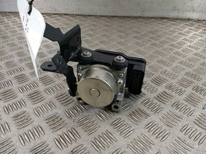 Triumph Speed Triple R 1050 ABS Pumpe 2013