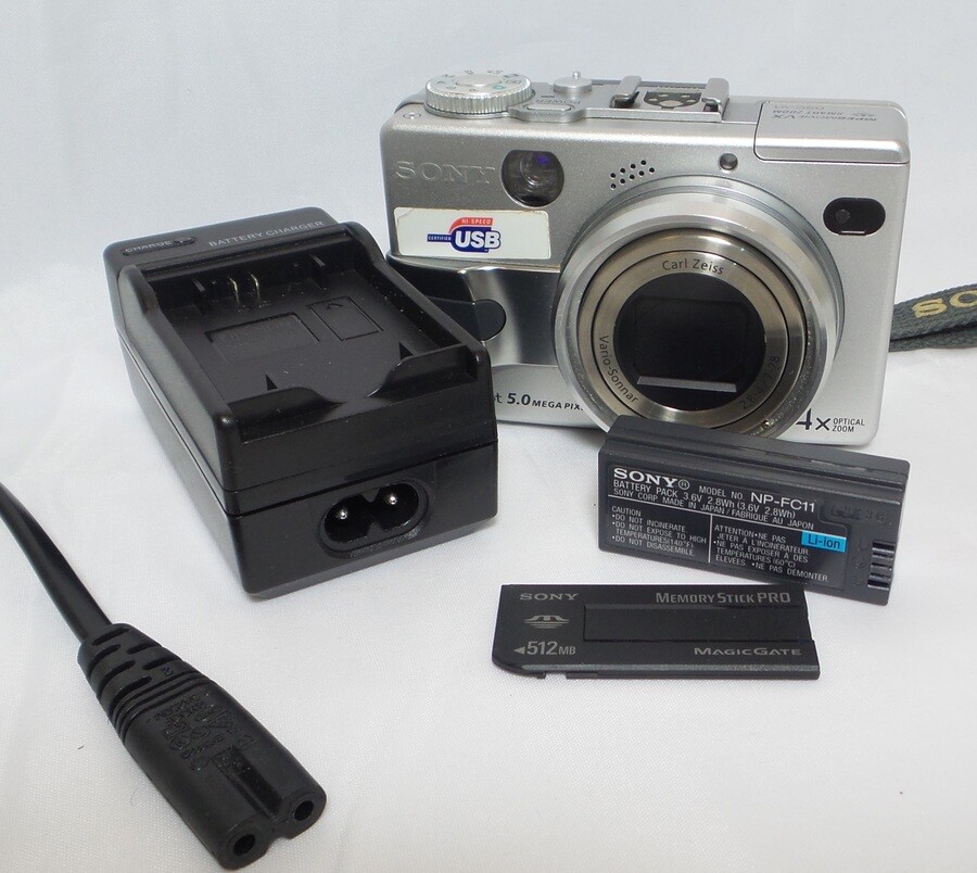 Sony Cyber-shot DSC-V1 5.0MP Digital Camera - Silver for Sony Cyber-shot DSC-V1 5.0MP Digital Camera - Silver for