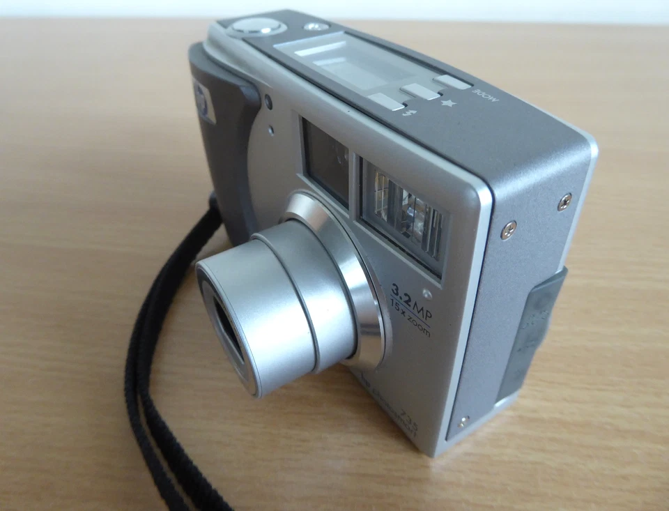 HP Photosmart 735 Digital Camera 3.2MP 15x Pentaz Zoom Lens - Image 4 of 4