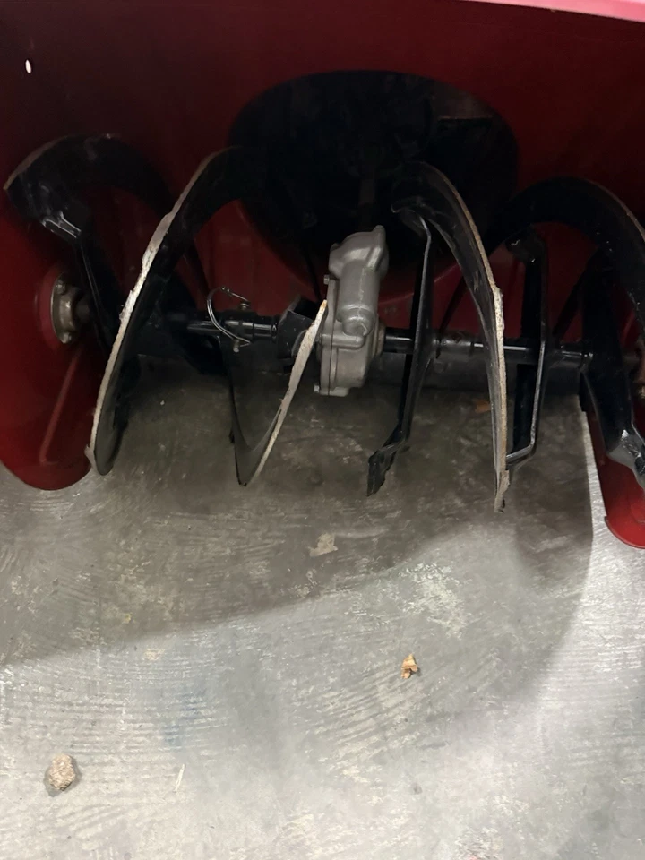 "Soplador de nieve Honda HS 70 24"" accionado por pista" Foto 2 de 4