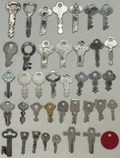Antique Mixed Lot of 38 Flat Keys Yale Junior, Long, Master, Nielsen, Compaq Tag
