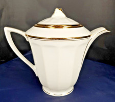 LIMOGES  CAFETIÈRE  en porcelaine avec liseré OR  vintage