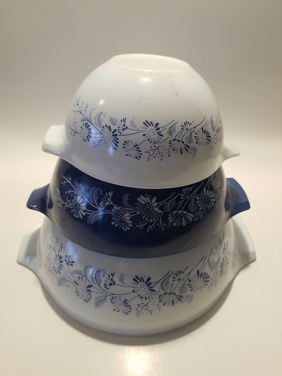 Vintage Pyrex Blue Daisy Colonial Mist Cinderella Mixing Bowls - 3