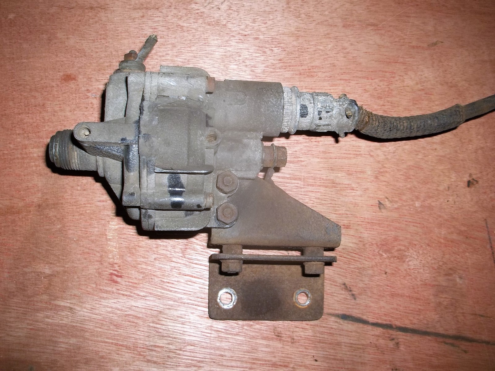 VINTAGE ELECTRIC SPEEDOMETER SIGNAL CONVERTER SENDING UNIT DELCO 1947