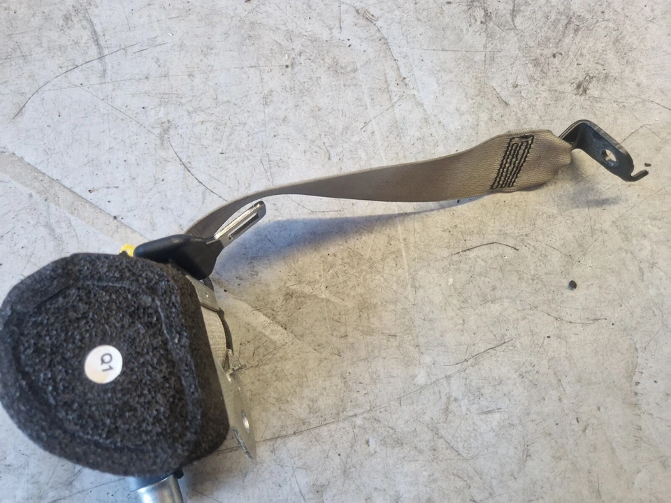 21E Mercedes W212 Safety Adapter Strap Rear Right A2128600485 - Image 3 of 4