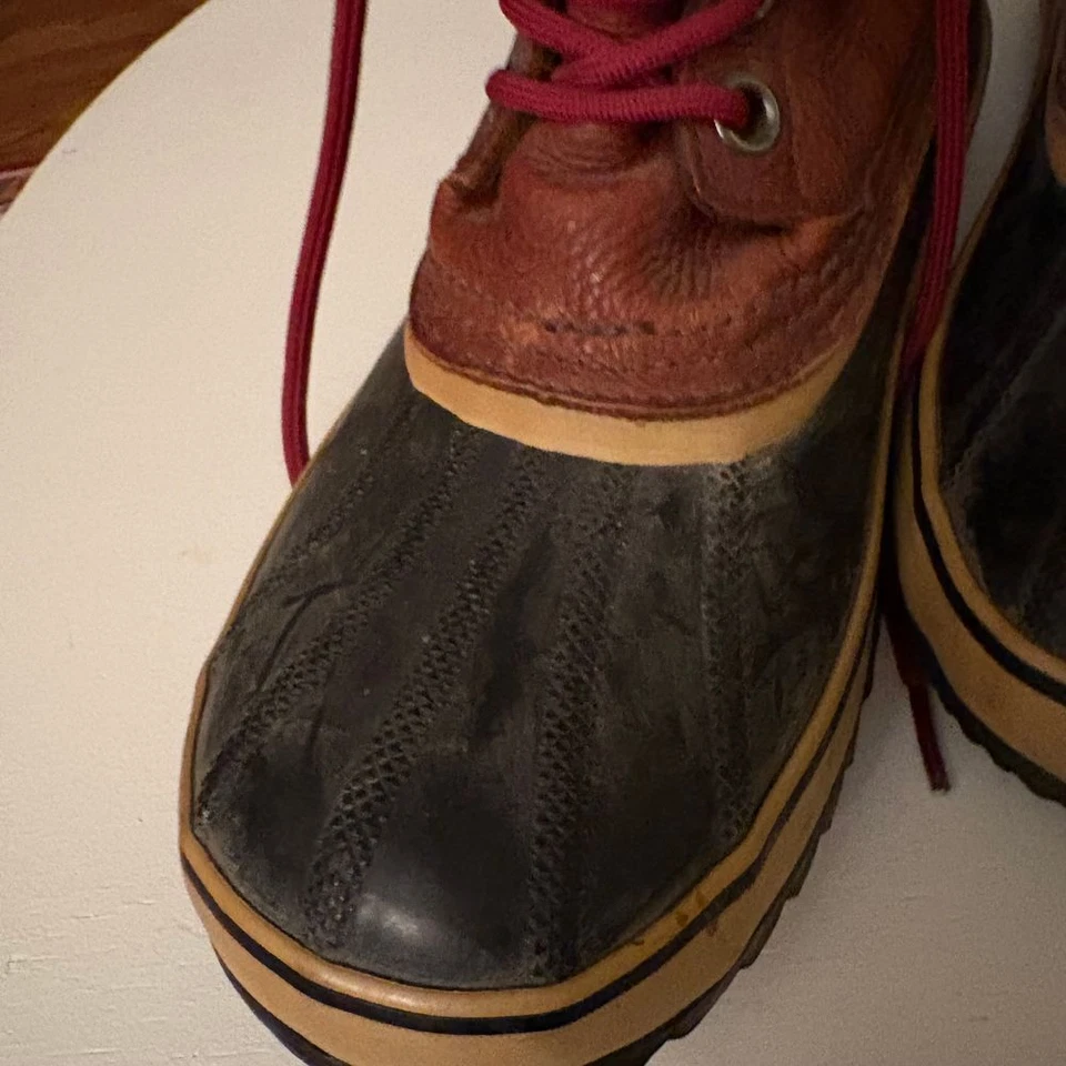 Sorel Winter Snow Boots Duck Boots Leather Upper Red Laces - Image 3 of 4