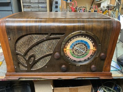 TRUETONE D723 ''Tulip'' AM/2SW table radio serviced playing great