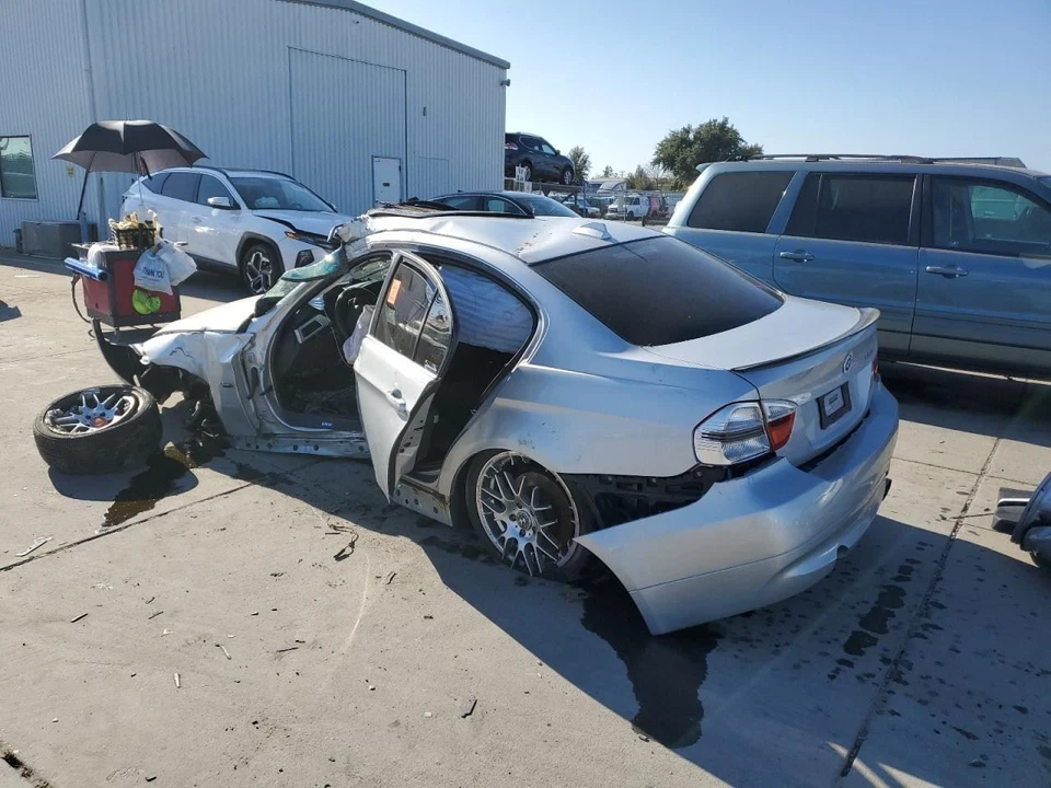 BMW 335i E90 2007 pinza de freno trasera izquierda del lado del conductor azul Foto 4 de 4