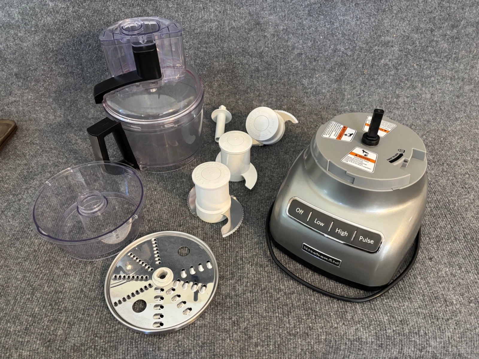 Kitchenaid Food Processor with attachments - Working Great - Silver - KFP0922CU
Opens in a new windo