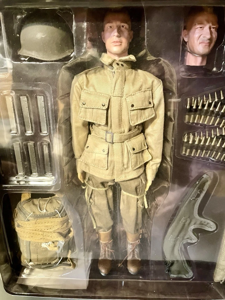 Boneco de ação DiD Segunda Guerra Mundial EUA 101º Airborne Ricky Foster 1/6 12" (2006) novo na caixa - Imagem 4 de 4