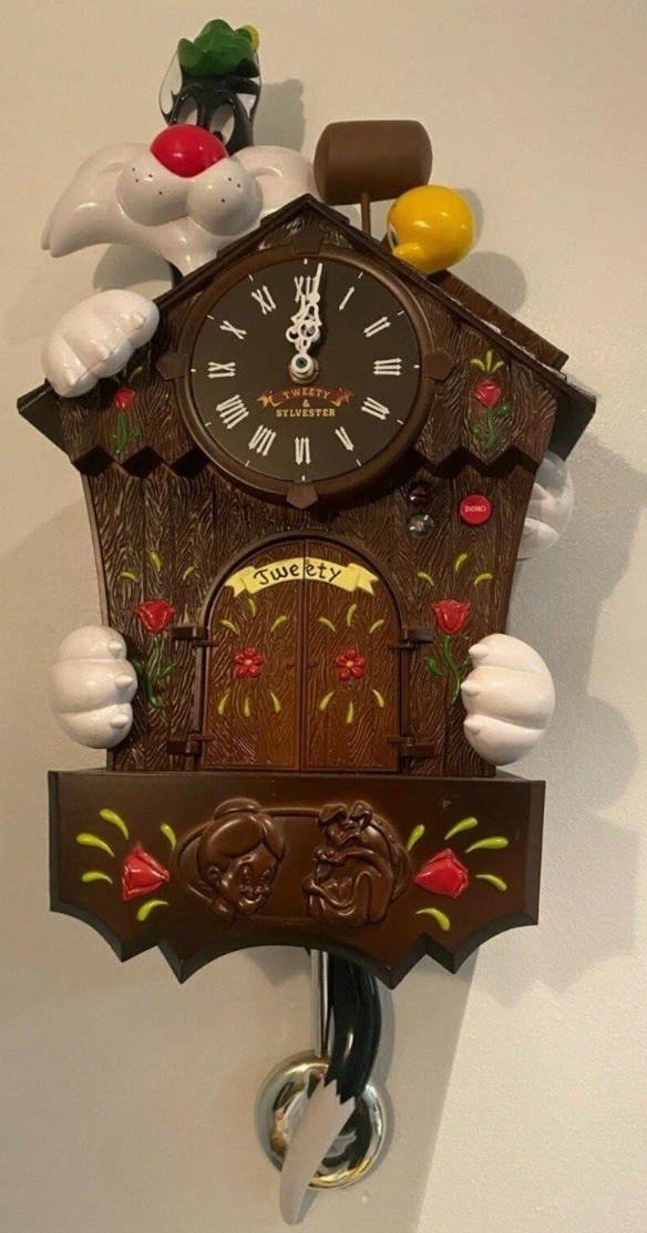 Vintage Looney Tunes Sylvester and Tweety Animated Cuckoo Clock