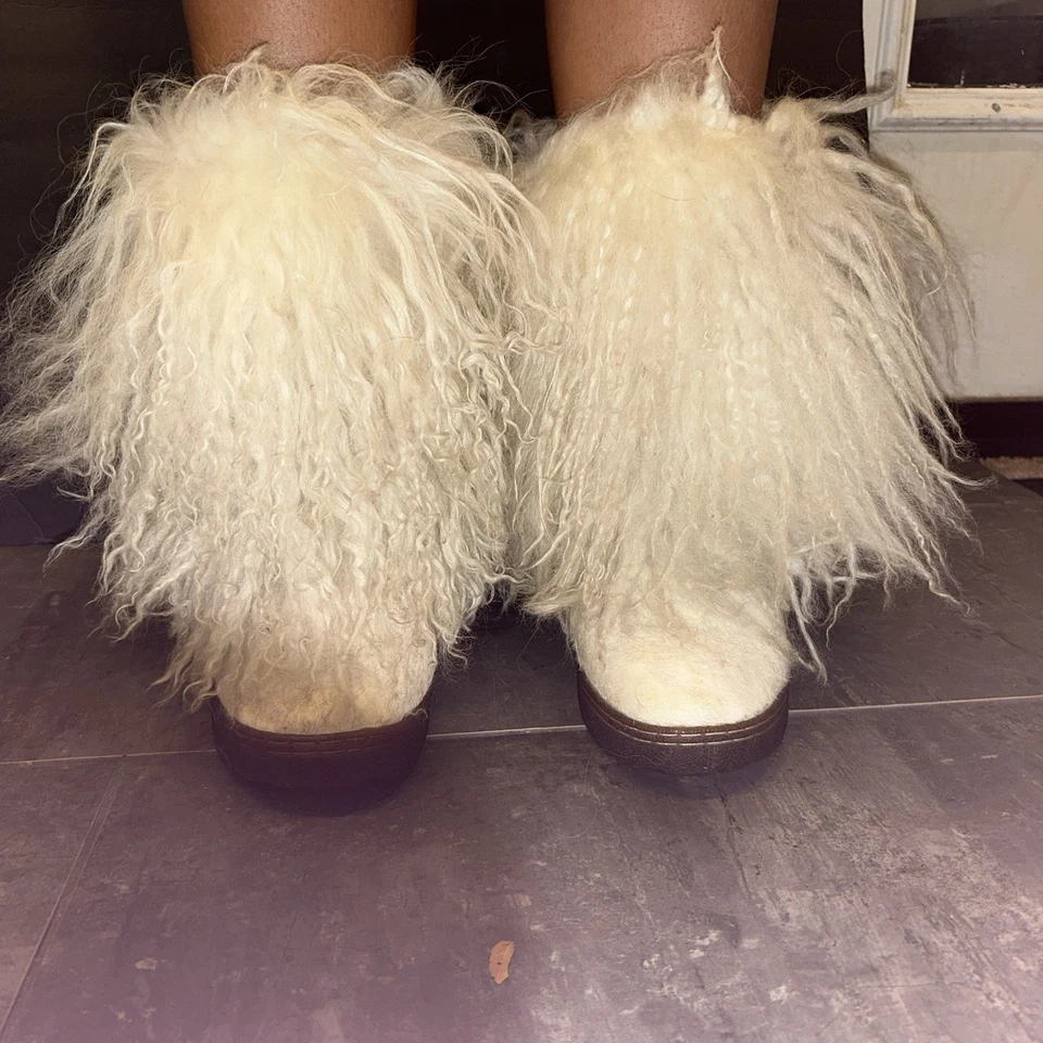 BEARPAW Boetis II Curly Lamb Cow Hair Real Fur White Tall Wool Lined Boots Sz 9 - Image 2 of 4