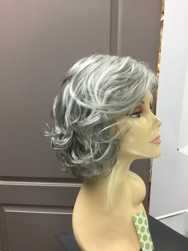 Peluca Envy BIANCA de longitud media ondulada ondulada Beach Waves Bob, gris medio ¡OFERTA! Foto 2 de 4