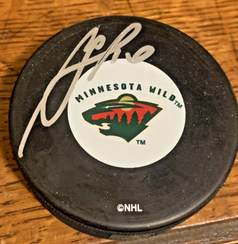 MARIAN GABORIK Minnesota Wild Signed Autographed Logo NHL Puck Topps Hologram - Afbeelding 1 van 4