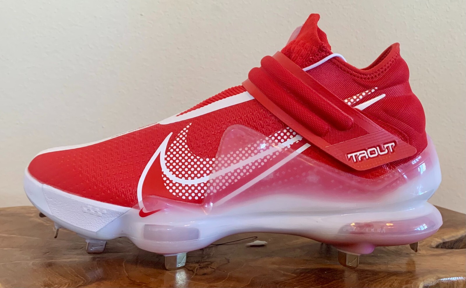 men's red baseball cleats