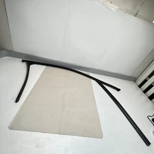 2011-2013 BMW X3 F25 FRONT RIGHT DOOR WINDOW RUN CHANNEL SEAL OEM 7205709