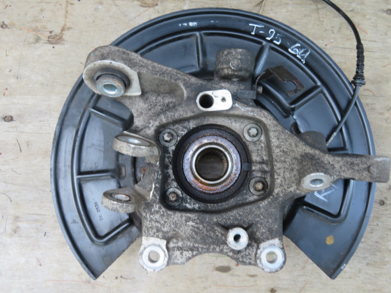 2014-2017 MASERATI GHIBLI SQ4 AWD REAR RIGHT SIDE SPINDLE KNUCKLE WHEEL HUB OEM