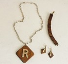 Vtg Gold Tone Wooden Jewelry Suite-Earrings/Bracelet/“R” Pendant-Necklace — photo 1
