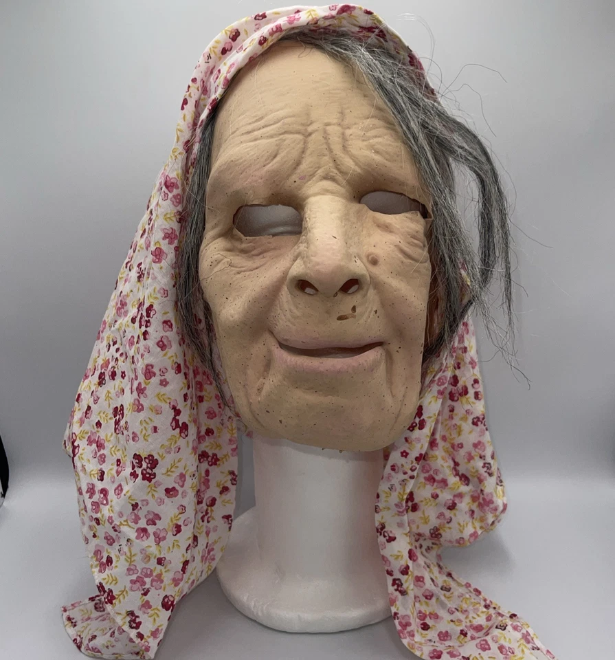 Máscara de látex Zagone Studios Nana con pañuelo hecha en EE. UU. Vieja dama ☼ Foto 2 de 4