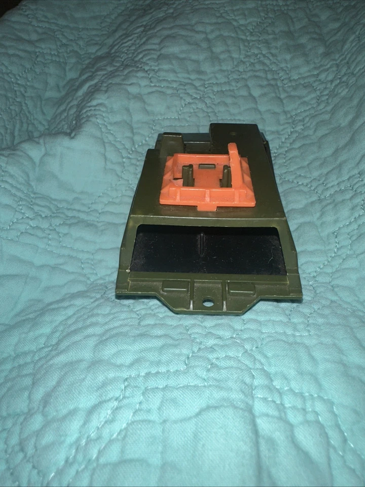 El juguete representado es un vehículo militar del ejército Lesney Products 1973 de colección. Foto 4 de 4