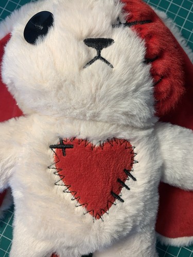 Peluche Dreadfuls "Love Rabbit" di Mysterious Peluche Coniglietto Cuore Rosso RARO - Foto 4 di 20