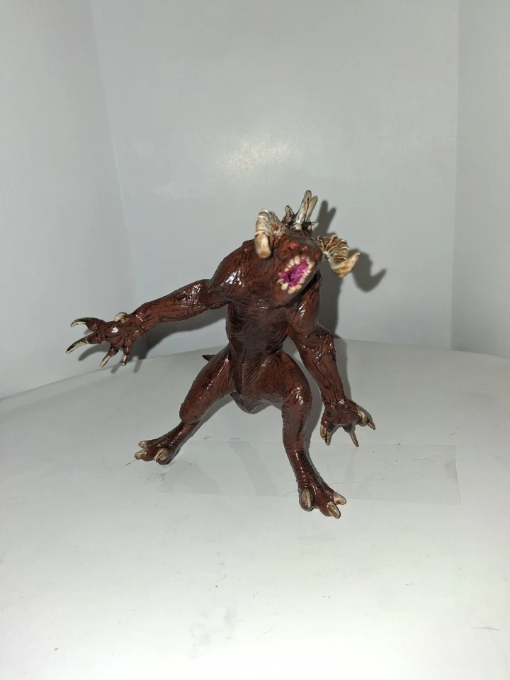 Fallout Deathclaw 10" Display Model - Image 2 of 4