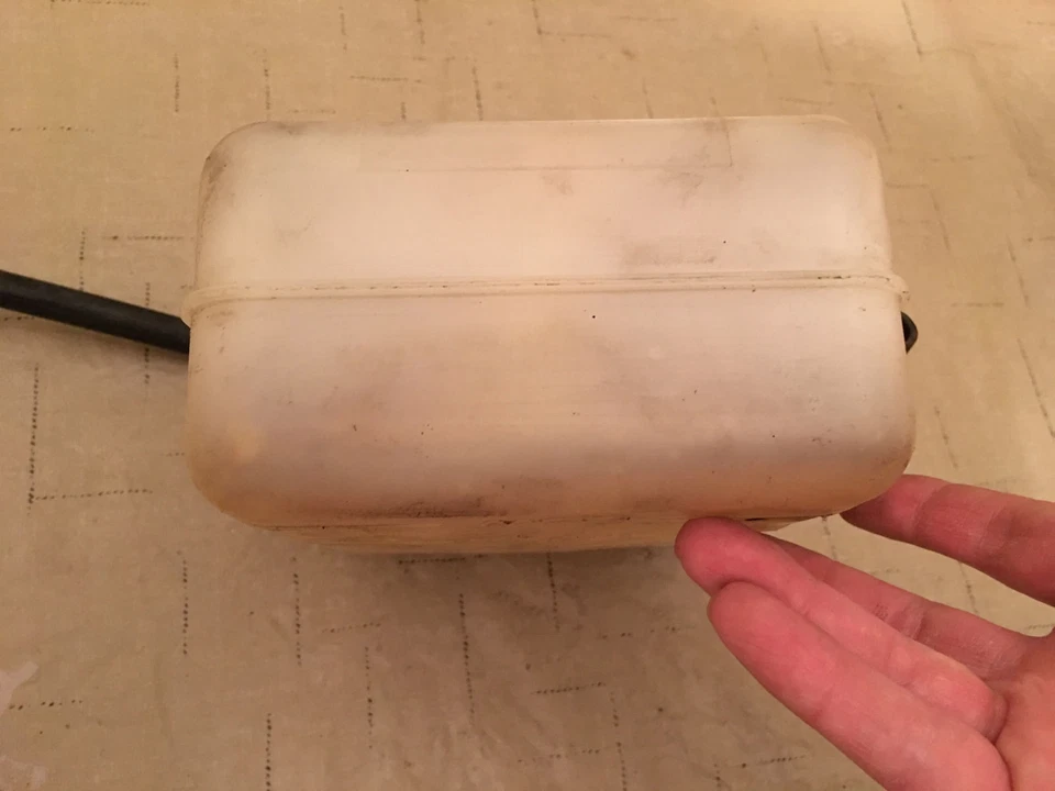 1987 三菱 Cordia 冷却液瓶 — 第 4/4 张图片