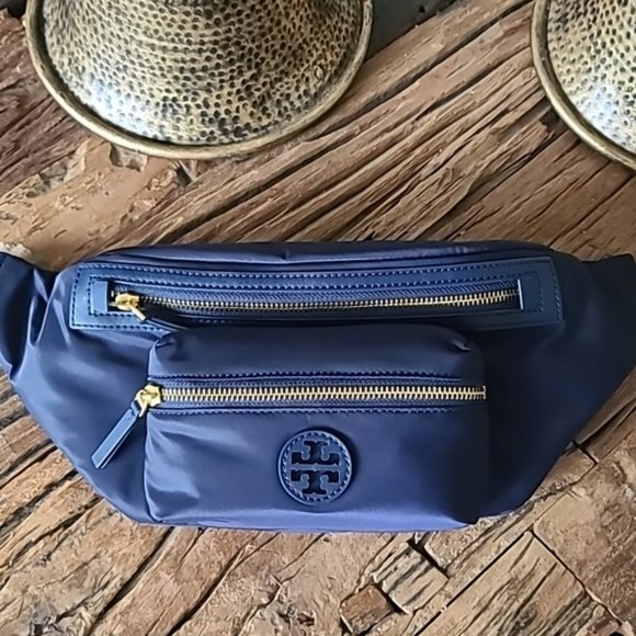 新作【Tory Burch】軽量・男女兼用 NYLON BELT BAG☆ 海外旅行用 新作【Tory Burch】軽量・男女兼用 NYLON BELT BAG☆ 海外旅行用