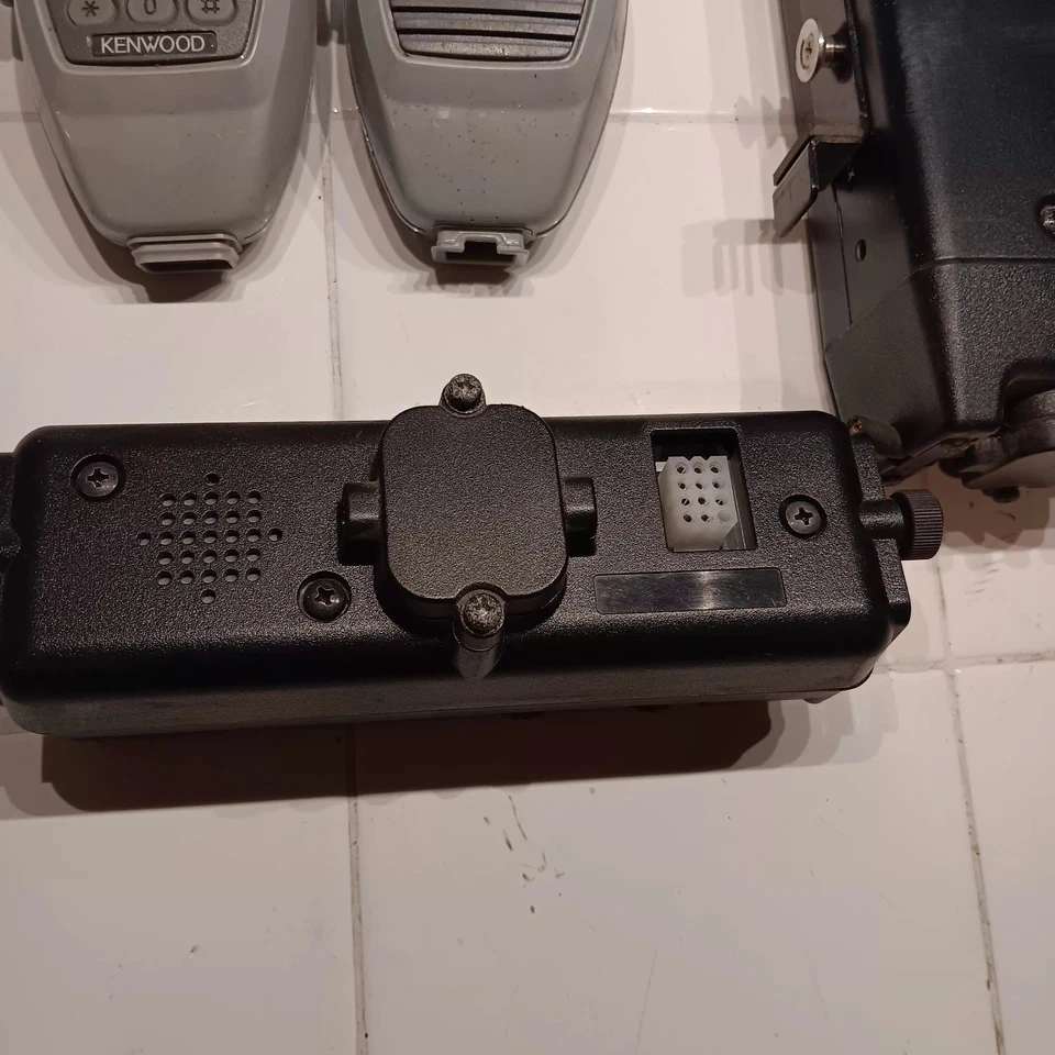 Tk 690 Kmc 27 & 28 KC 11 KRK 5 Kenwood MIC Radio Transceiver  vhf LOT - Image 3 of 4