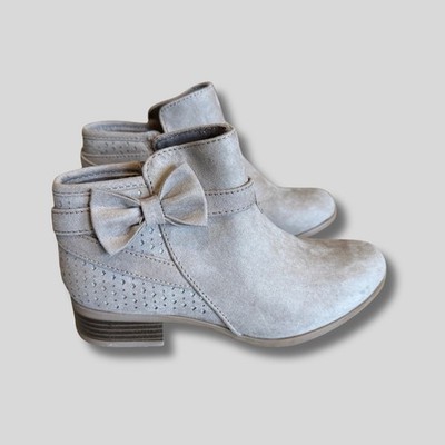 NWOB SO Girl s Magnolia Booties Memory Foam Size 1 In Taupe With Bow