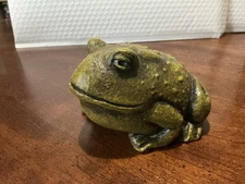 Small Toad frog Garden or home concrete stone ornament statue sculpture fat frog