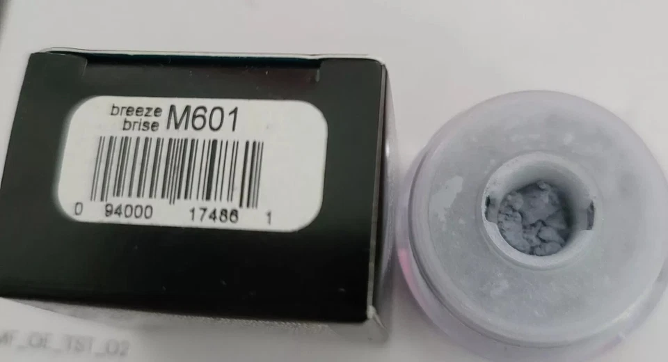 Avon SMOOTH MINERALS Eyeshadow BREEZE (PRETTY BLUE) M601 ~ NIB ~ NEXT DAY SHIP - Image 2 of 4