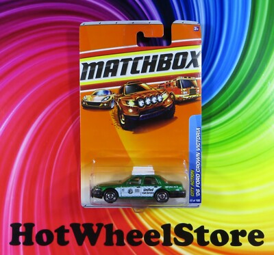 2010 Matchbox    Green   '06 FORD CROWN VICTORIA  TAXI    Card #68   MB17-021422
