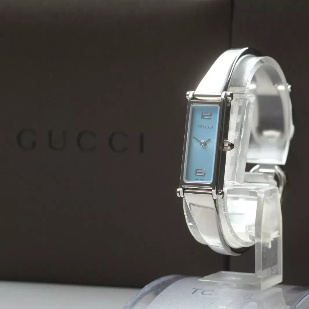 *EXC+5 boîtes/papiers* GUCCI 1500L cadran doré blanc cadran bracelet quartz montre pour femme