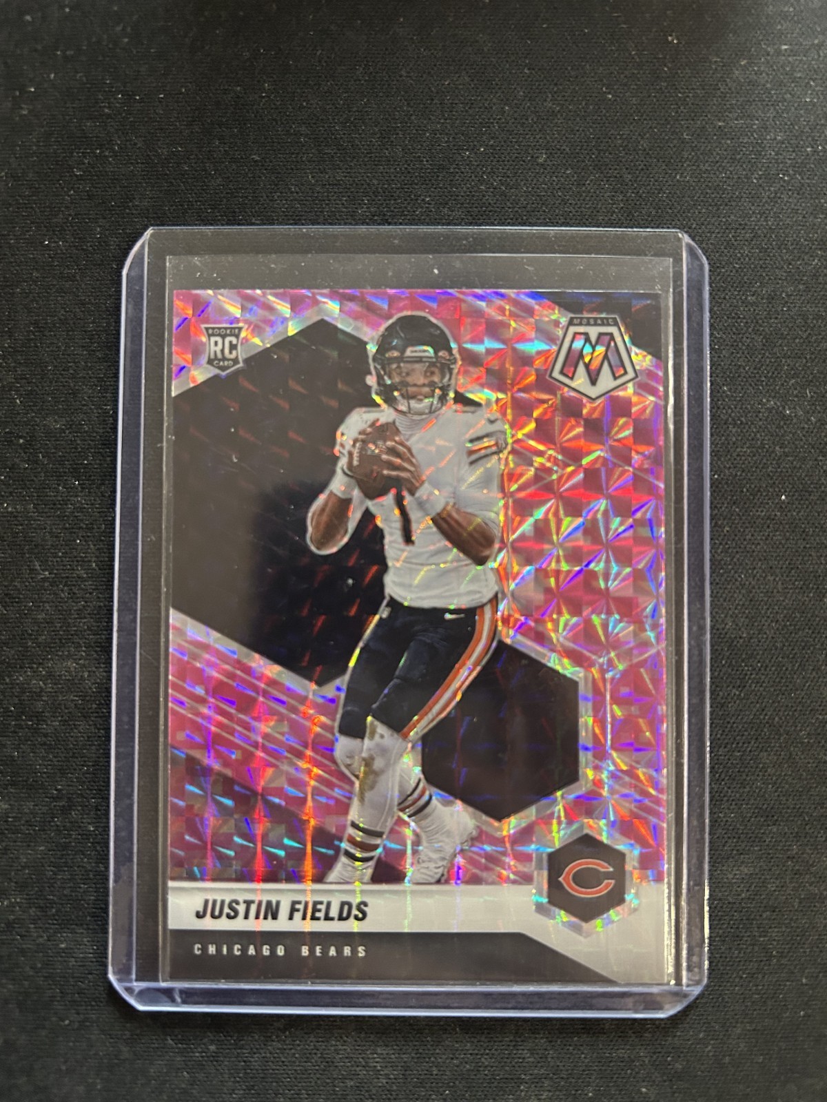 2021 Panini Mosaic - Rookies Justin Fields #304 Camo Pink Mosaic Prizm (RC)