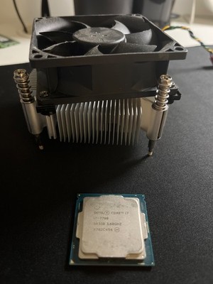 Intel Core i7-7700 CPU 4 Cores 8 Thread With a stock intel cooler
