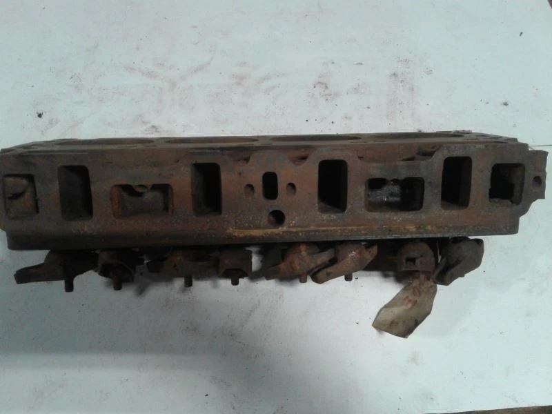 Culata Ford BRONCO V8 D70E 1975-1977 75-77 Foto 2 de 3