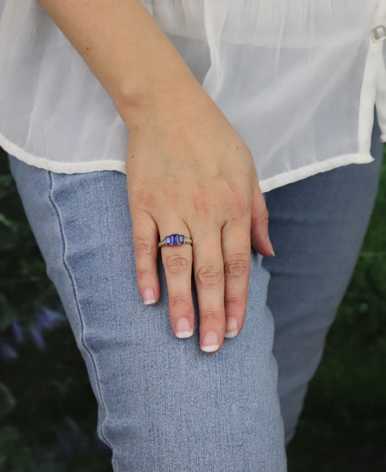 10k Yellow Gold Lab Created Blue Sapphire and Diamond Ring Size 6 3/4 - Image 4 of 4