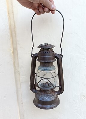 OLD VINTAGE FEUERHAND NO. 275 IRON KEROSENE OIL LAMP LANTERN WITH
