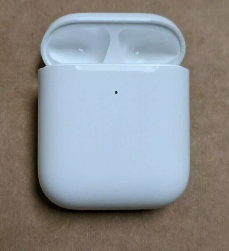 Apple AirPods Wireless Charging Case (A1938) for 1st & 2nd Gen. - Excellent Apple AirPods Wireless Charging Case (A1938) for 1st & 2nd Gen. - Excellent