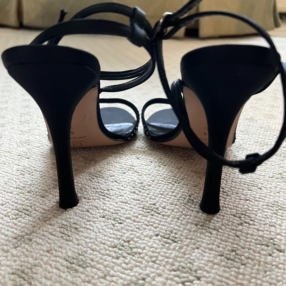 Sandalia de Satén Negro con Correa de Tobillo TWILITE de Charles David Talla 8 Foto 4 de 4