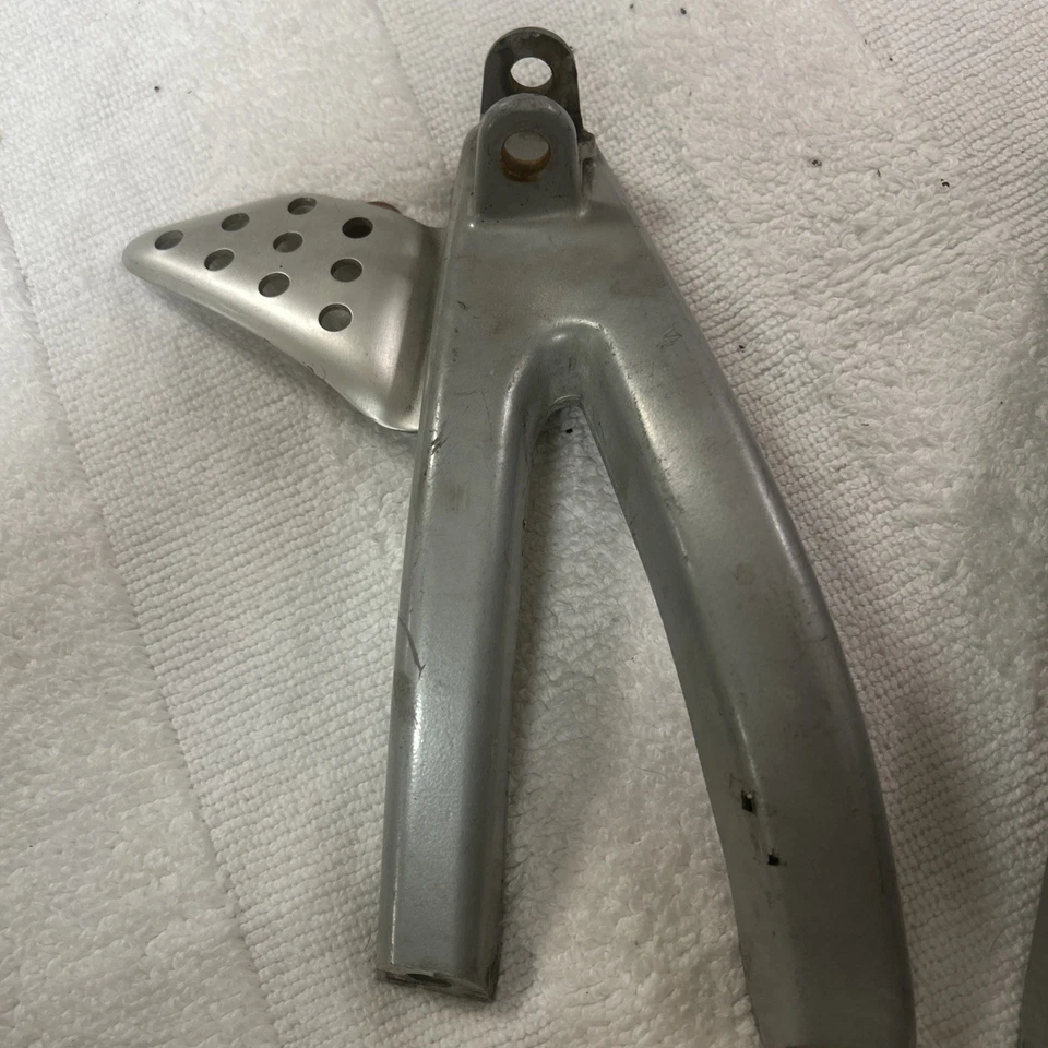 Soportes de montaje de clavija trasera Buell Firebolt & Lightning Xb 12 R Xb 9 R   Foto 2 de 4