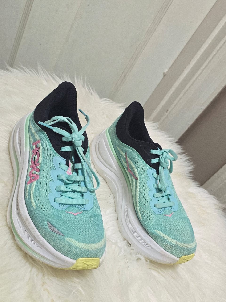 HOKA One One Bondi 9 Running Shoes Women's 6.5B Luna Moth Blue Spark thumbnail 2