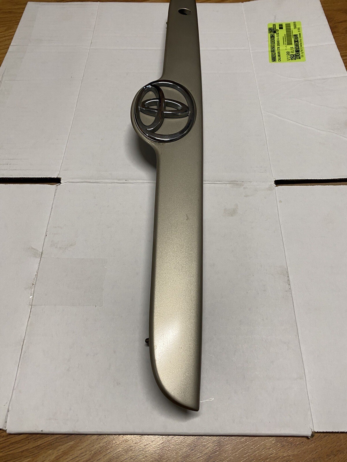 2003 2008 Toyota Corolla Rear Trunk Lid Garnish Molding Trim w