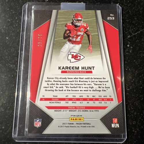 Tarjeta de novato Panini Prizm Kareem Hunt Purple Crystals #/75 SSP 2017 - Imagen 2 de 2