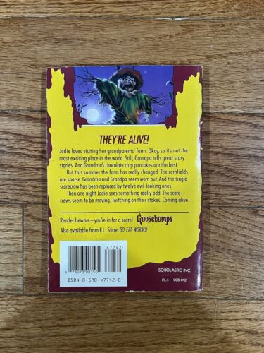 Vintage Goosebumps #20 The Scarecrow Walks At Midnight R.L. Stine 1st Edition - Picture 2 of 4