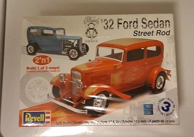 Revell '32 Ford Sedan Street Rod 2-in-1 1:25 Plastic Model Kit Skill 3