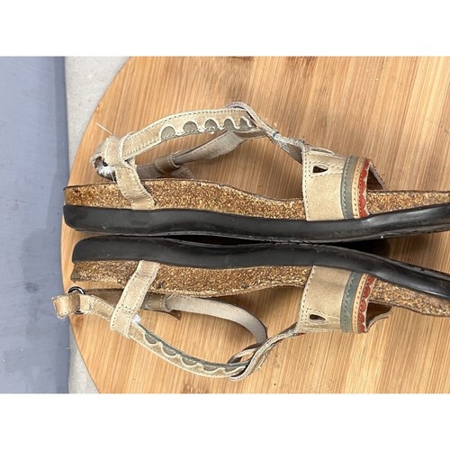 Naot Odelia Sandal Womens 6/37 Leather Cut Out Comfort Flat Scallop Gorpcore - 第 7/9 張圖片